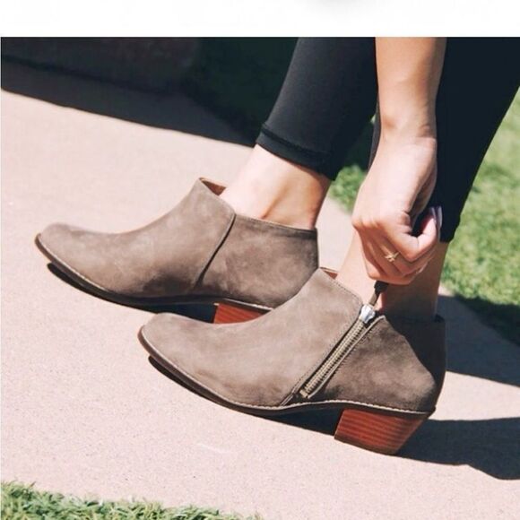 Vionic Joy Serena Ankle Boot size 9 - Picture 1 of 12